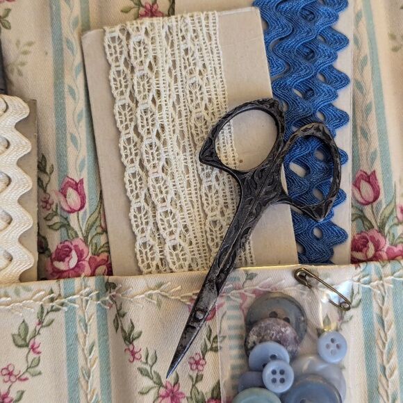 VINTAGE Sewing Kit Lace Buttons Scissors - Picture 1 of 8